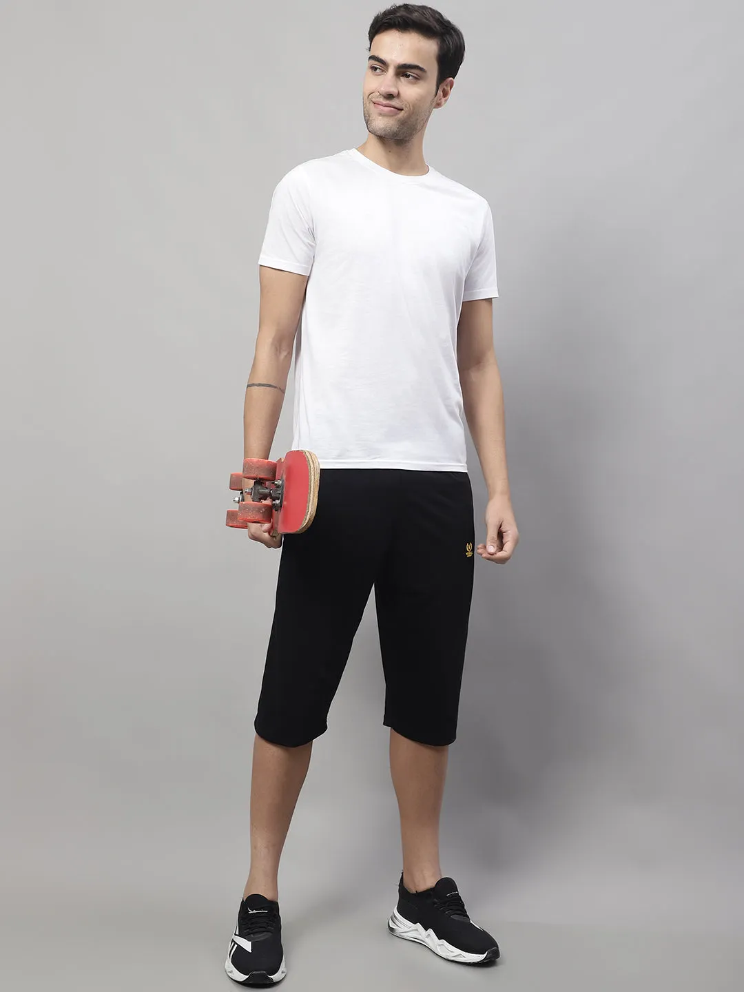 Vimal Jonney Black Regular fit Cotton Capri for Men